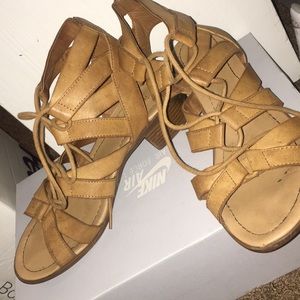 Lace up Brown leather heeled sandals 👡